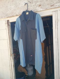 A Nice Men's Blue& Black Dickies XL Short Sleeve Button Down Top
