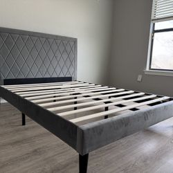 Brand New Queen Size Platform Bed With Plush Mattress (Free Delivery)