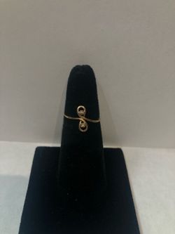 10k gold ring #111196-11 MJ