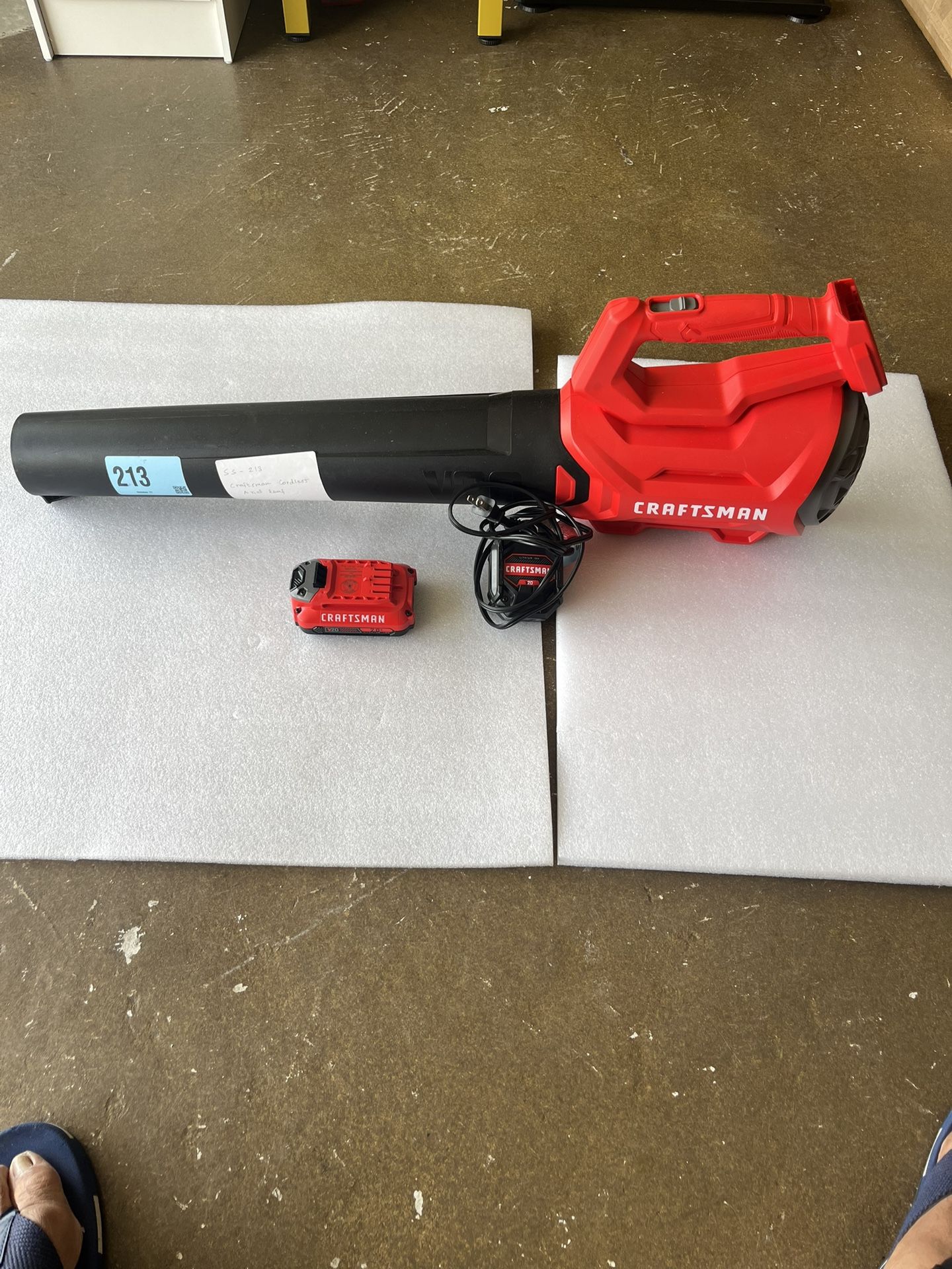 CRAFTSMAN CMCBL700B V20* Cordless Axial Leaf...With 1 Battery And Charger.