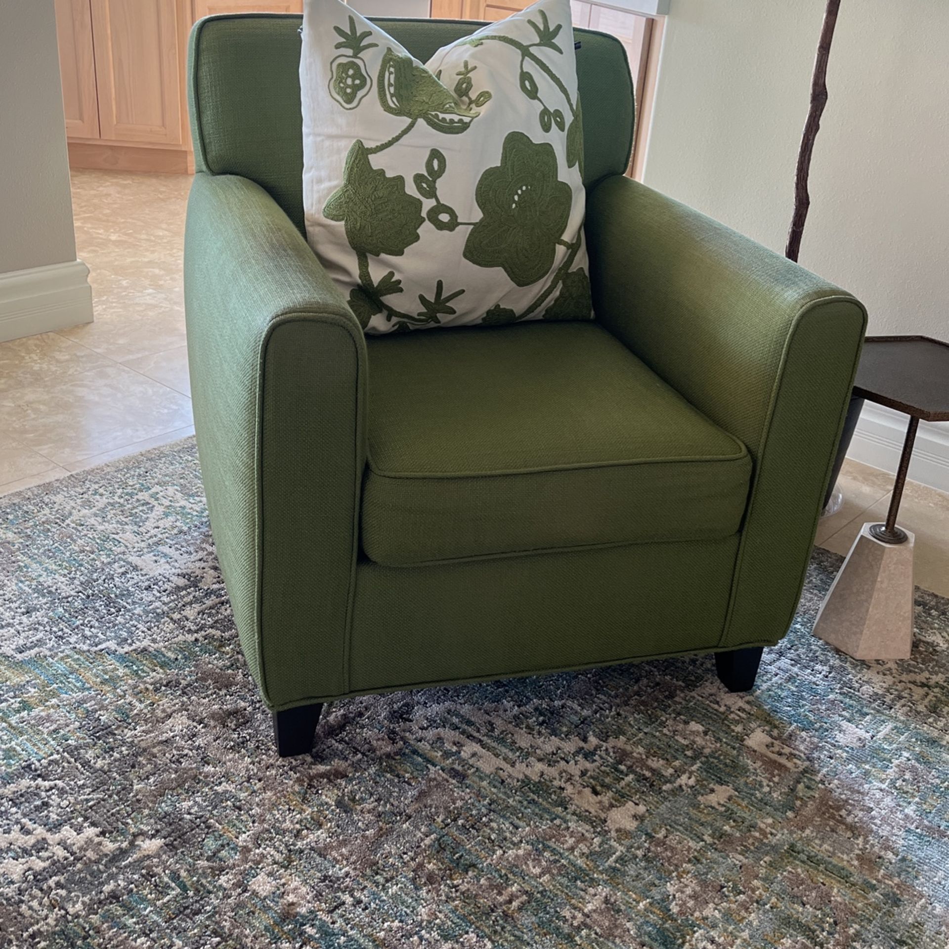 Almost New Beautiful Chair, Must See.