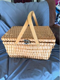 Picnic basket vintage