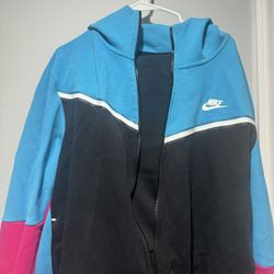 Nike Tech Suit