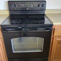 GE Electric Range & Oven - Works Perfectly