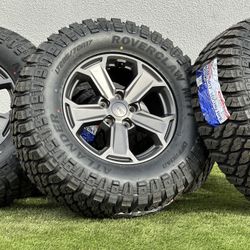 Set of 5 Jeep Wheels 17" Wrangler Rubicon oem Grey rims 33” Tires MT Willys Gladiator Sahara 5x127