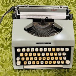 Royal Signet typewriter- Types Well Thumbnail