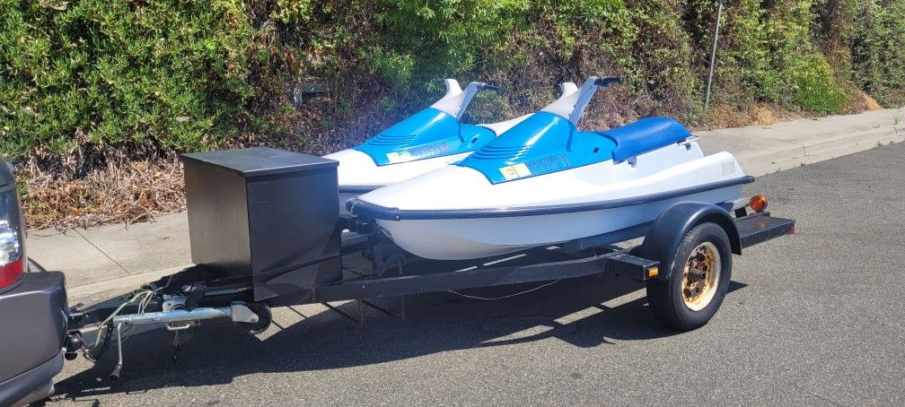 2 Yamaha Waverunner Skis On Trailer