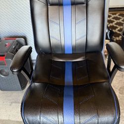 TRUE INNOVATIONS PEDESTAL GAMING CHAIR W/ BUILT IN SOUND / BLACK/BLUE