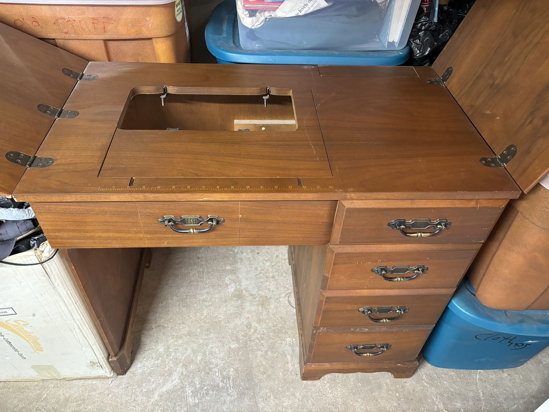 Sewing machine Table