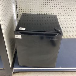 Insignia refrigerator 