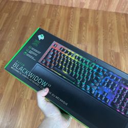 Razer BlackWidow V3 Mechanical Gaming Keyboard, Green Mechanical Switches, Black Brand New 