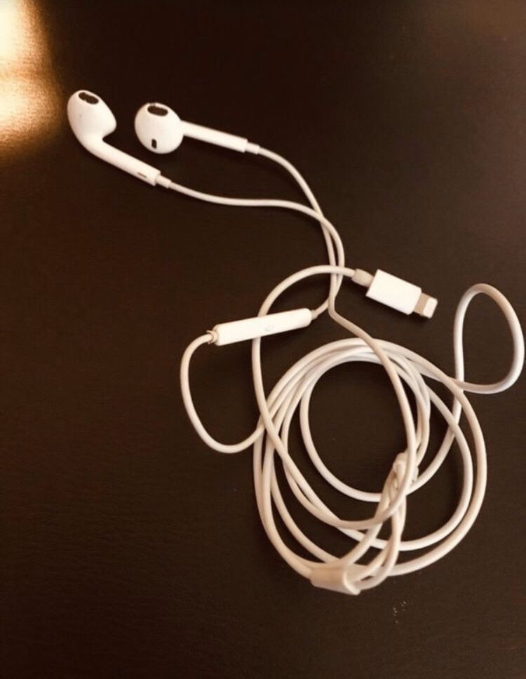 iPhone 3mm headphones