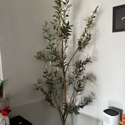 Artificial olive tree
