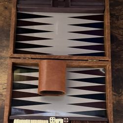 Backgammon Game in Case COMPLETE just $5 