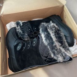 KHOMBU Rain boots 6.5 worn for a while 