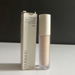 Corrector Líquido- Shade C06 (Nuevo en caja)