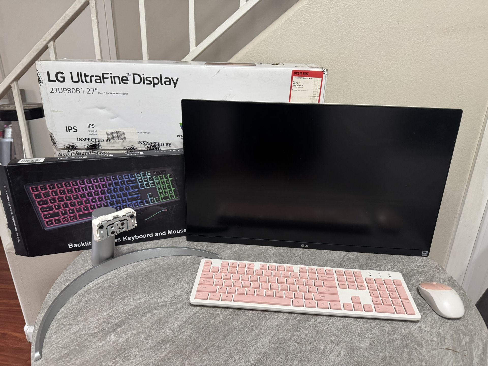 LG 27 Inch Ultra Fine Display Monitor With Keyboard And Mouse Wireless