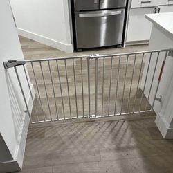 Extra Wide Pet Gate / Safety Gate - Fits Openings 31.5” - 55”