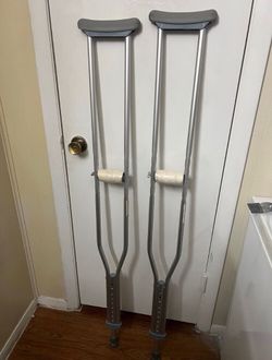 Medline Aluminum Crutches for Kids, Adults, & Seniors, Walking Aid for Reliable Balance, Comfortably Holds 300 LBS, Fits Patients Between 5'10" to 6'6