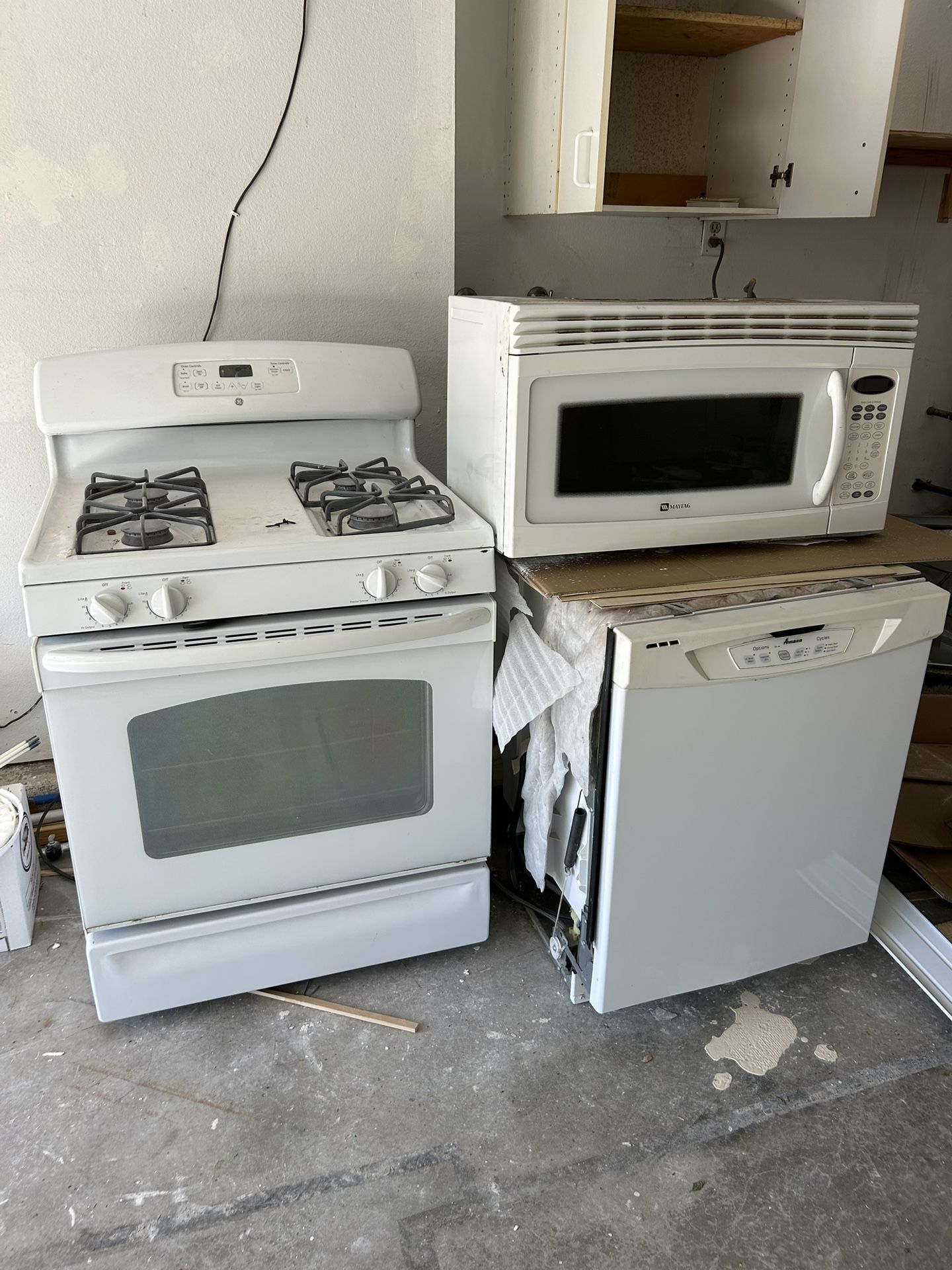 3 Combo Appliance Set. All In Excellent Working Condition. Remolded Kitchen And Have These Older But Great Appliances For Sale