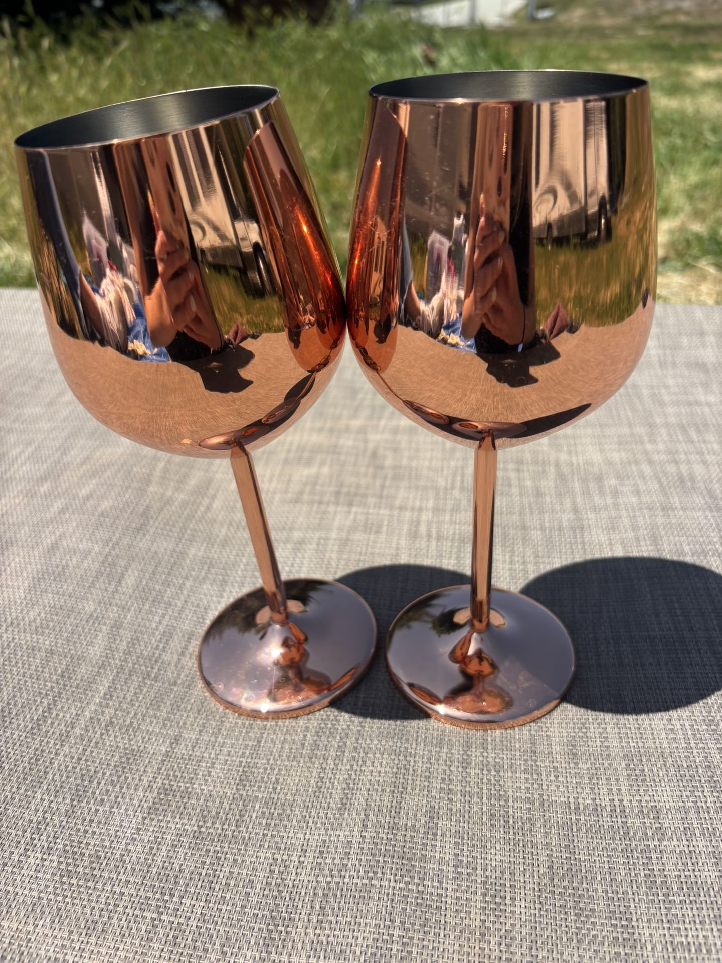 2 Wine Glasses