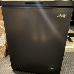 Arctic King Chest Freezer – 5 cu ft – Great Condition – $90