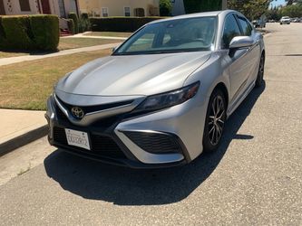 2021 Toyota Camry • SE Sedan 4D