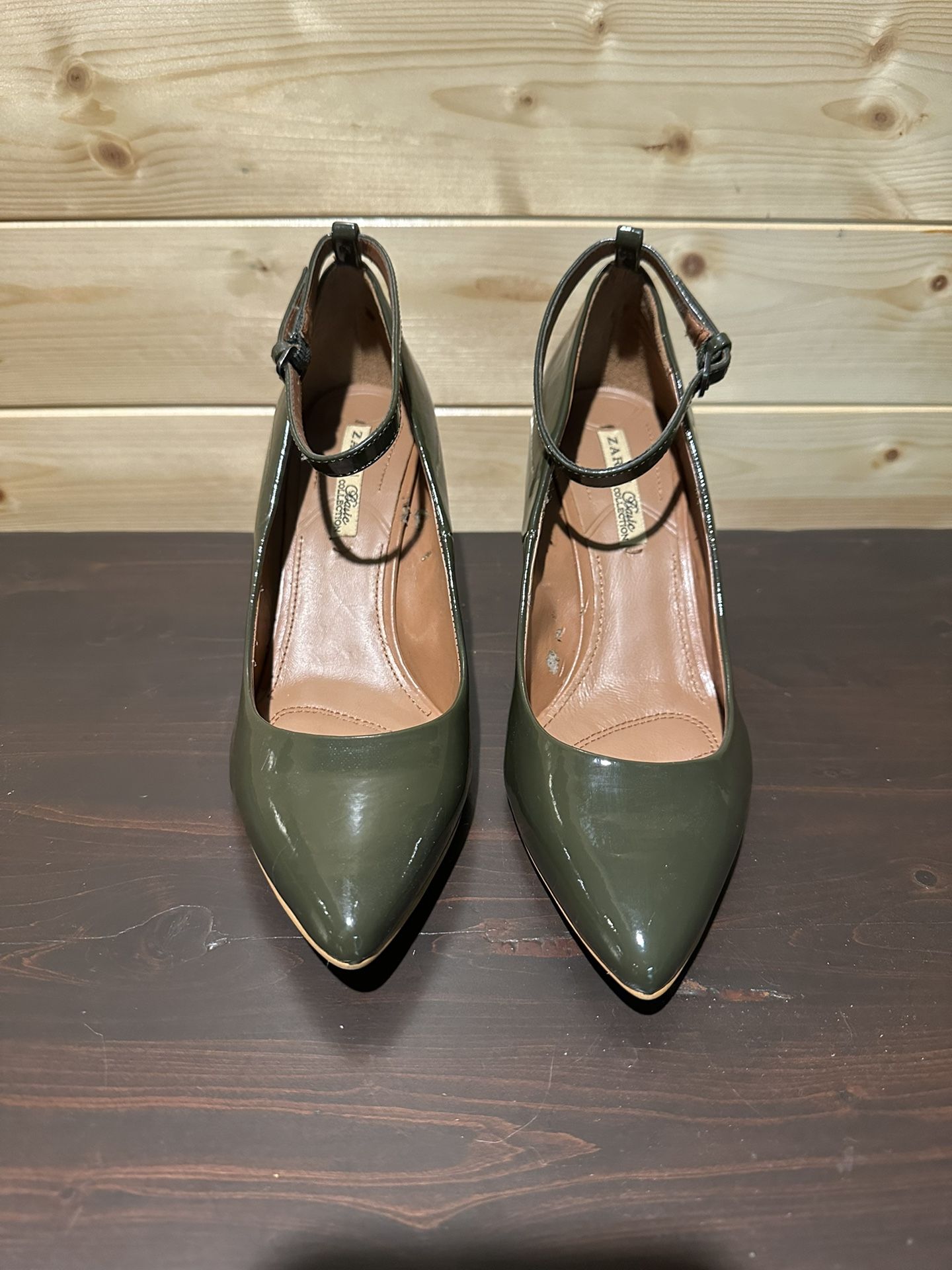 Brand new Zara wedges in forest / moss green patent leather heels size EU 36