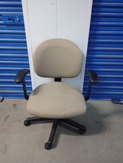 Steelcase turnstone $40 each 2 available