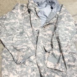 Army cold/wet weather parka/coat with hood