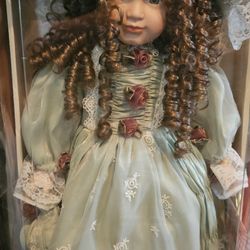Porcelain  Doll  Victoria Dress Collecteble 