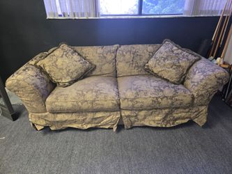 • Manufacturer: SFC (Southern Furniture Company)
• Model/Style Line: 3850
