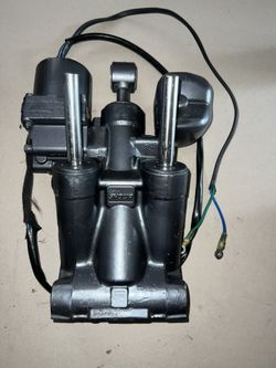 Yamaha Outboard 150 HP Tilt And Trim
