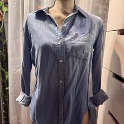 Athleta Light Blue Chambray Button Up Shirt XS/S