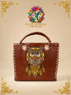 Bolso Artesanal de piel vegana grabada pintada amano buo.