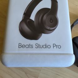 Apple Beats Studio Pro