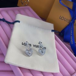 New Earrings Comes With Logo Bag Only ..box And Bag Available For Extra