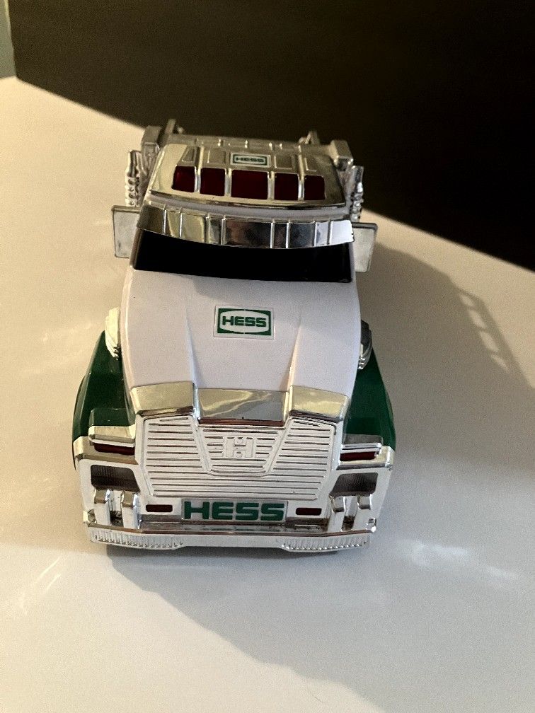 2019 Hess Corporation Truck With Flashing Lights 