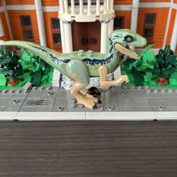 Jurassic World: Fallen Kingdom: Velociraptor Blue Minifig
