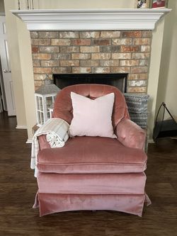 Rose Pink Velvet Tufted Rocking Chainr