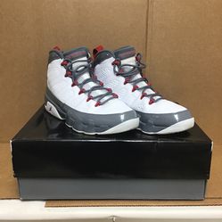 Air Jordan Retro 9 Size 10 White/gray 