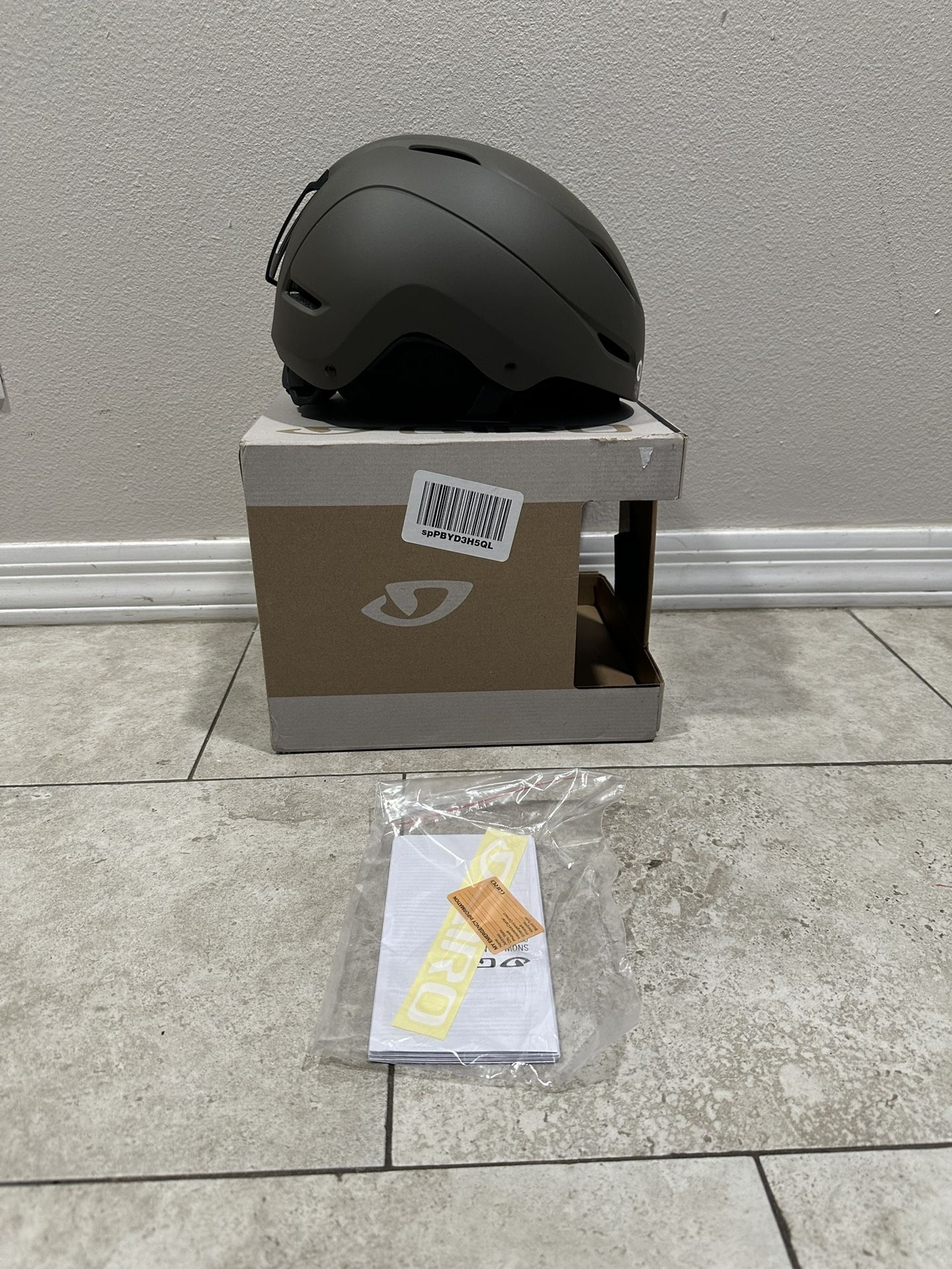 Giro Ratio Snowboarding Helmet