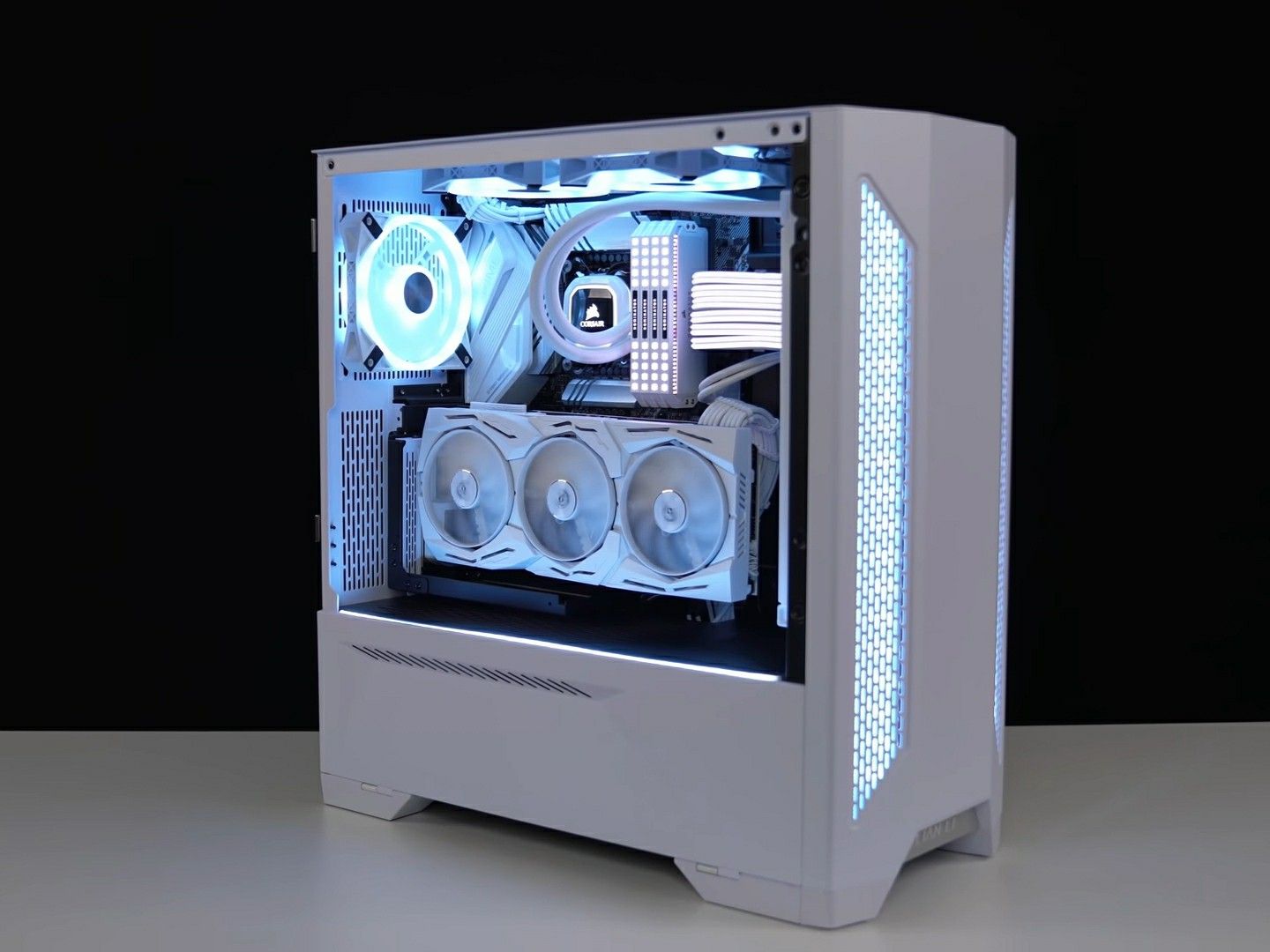 FROST WHITE Ultimate Gaming PC