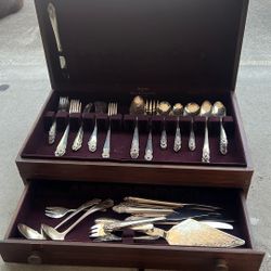Silverwear Set.  Case Included