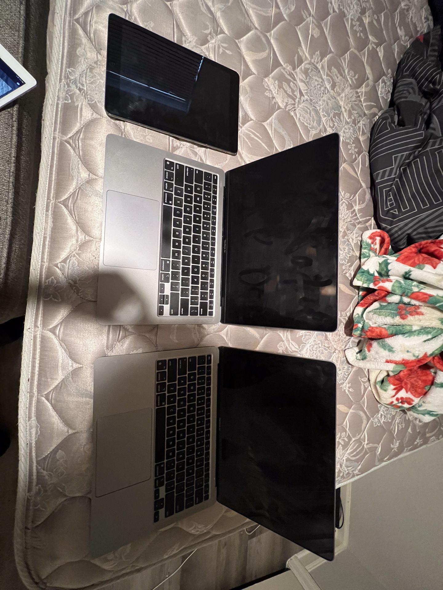 MacBooks & iPad 