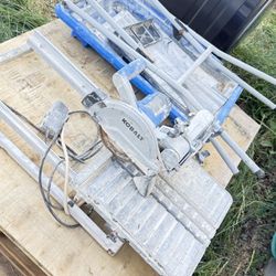 Kobalt 7-inch Wet Sliding Table Tile Saw, designed with a 10-amp motor for cutting ceramic, porcelain, and natural stone.