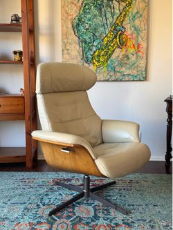 Gorgeous Leather Recliner