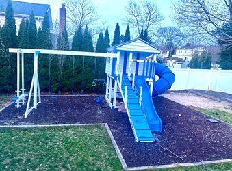 Backyard Discovery Playset! Great condition