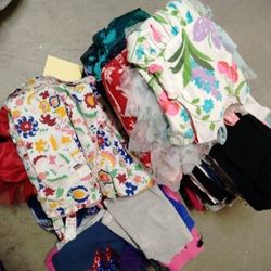 Girls Clothes. Size 67,8. Over 100 Pieces