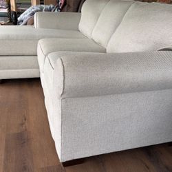 Sectional With Chase And Recliner 